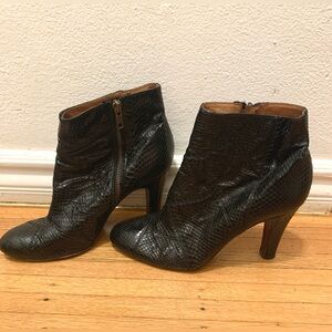 Ava Shootie Frye Black Leather Snake Heeled Ankle Boots